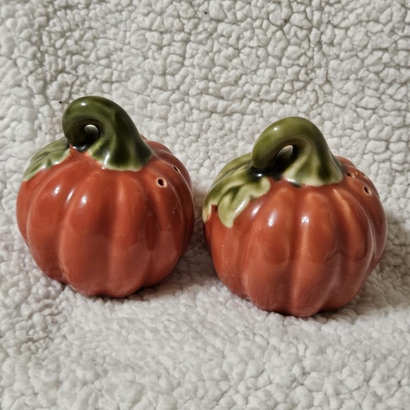 PUMPKIN Salt and Pepper Shakers Orange Green Leaf Fall Autumn Thanksgiving - Picture 4 of 7